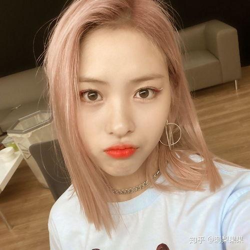 娱乐吃瓜酱的头像女